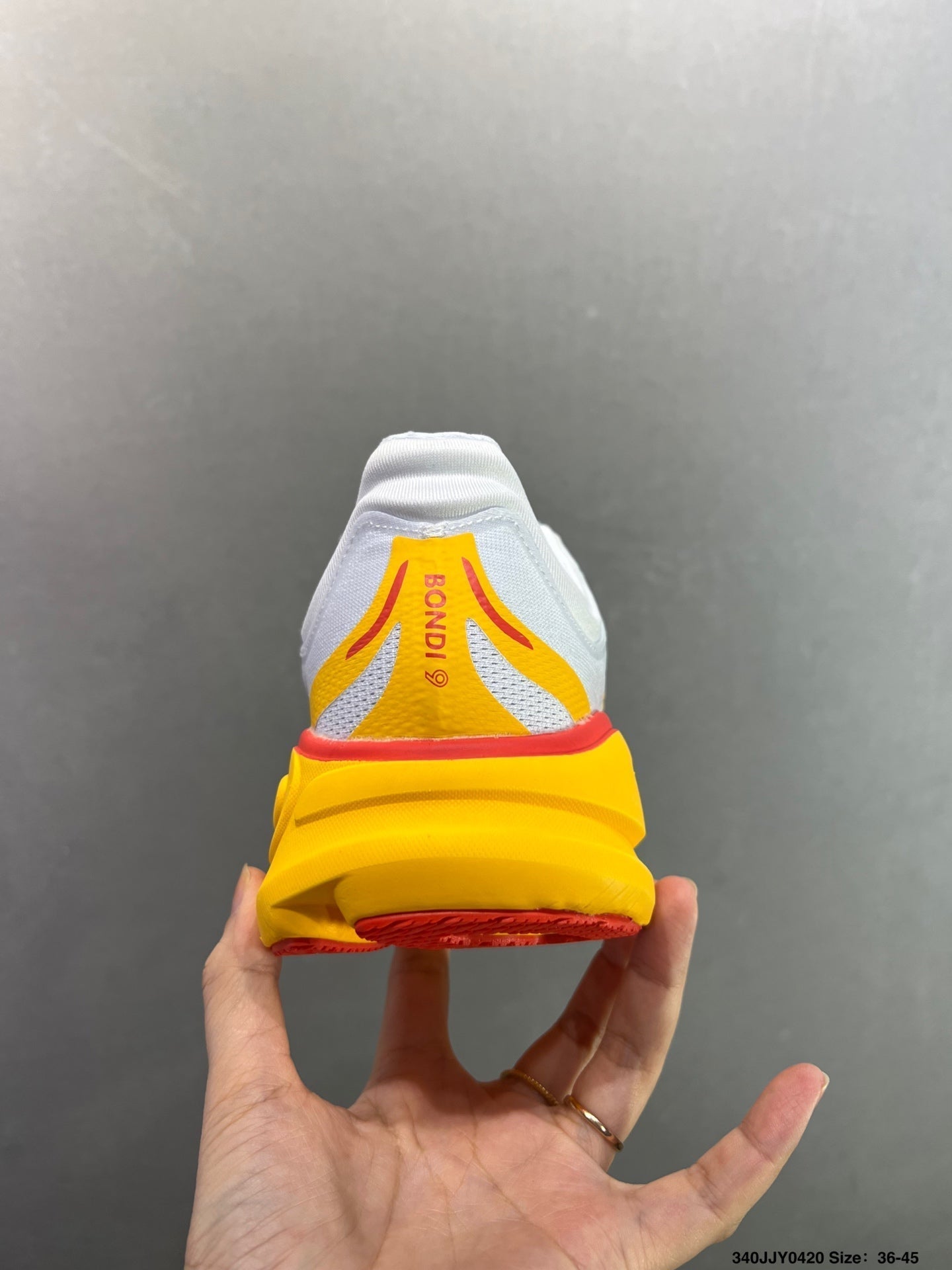HOKA ONE ONE Bondi 9