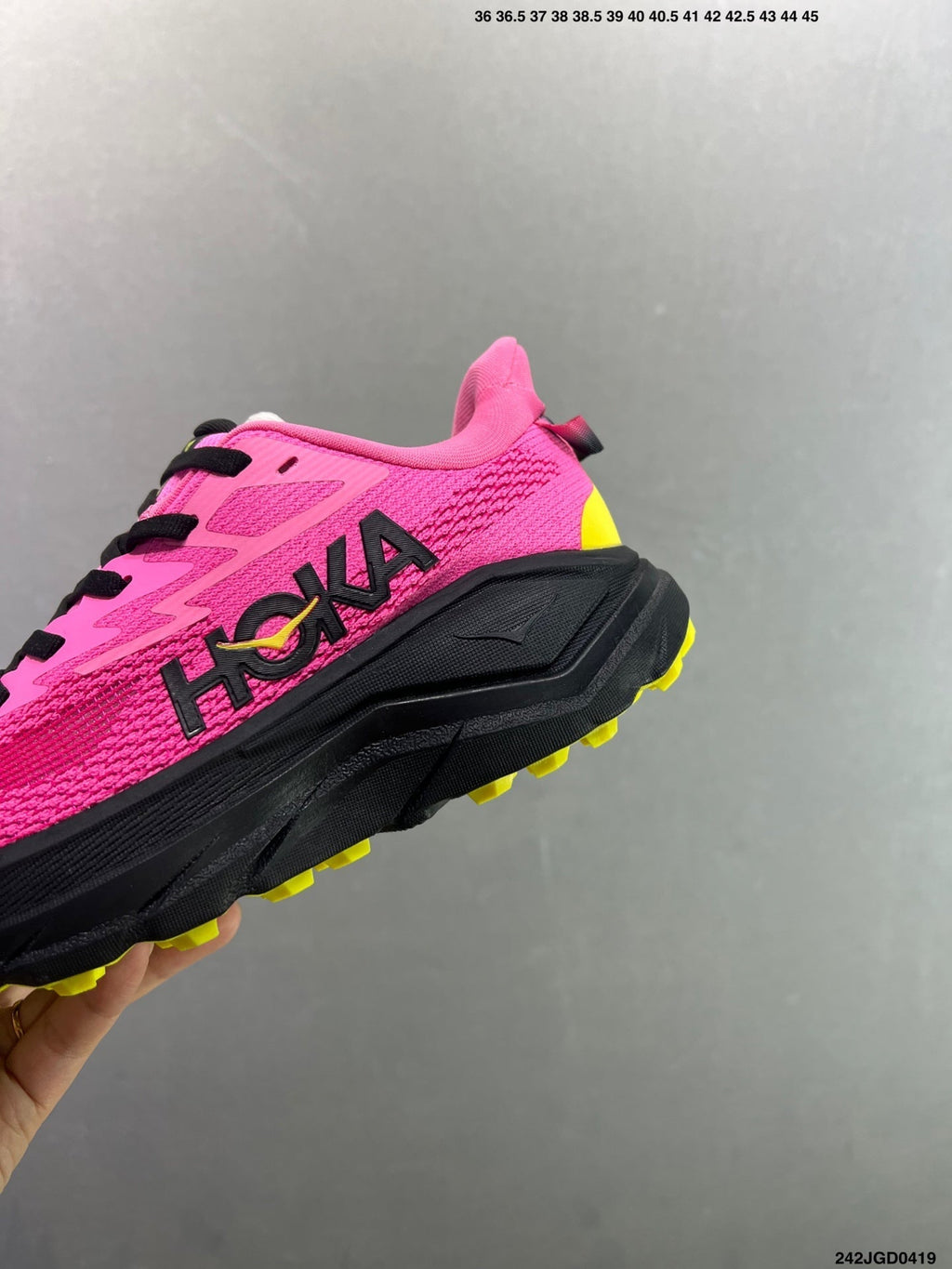 HOKA CHALLENGER 8