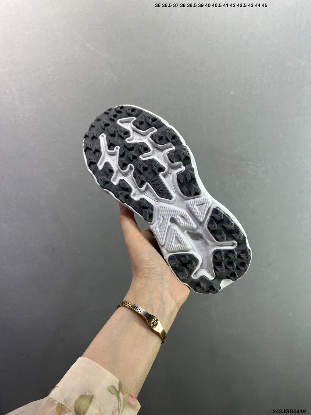 HOKA CHALLENGER 8