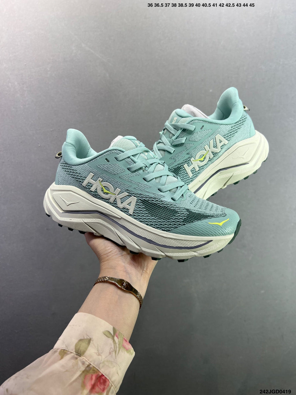 HOKA CHALLENGER 8