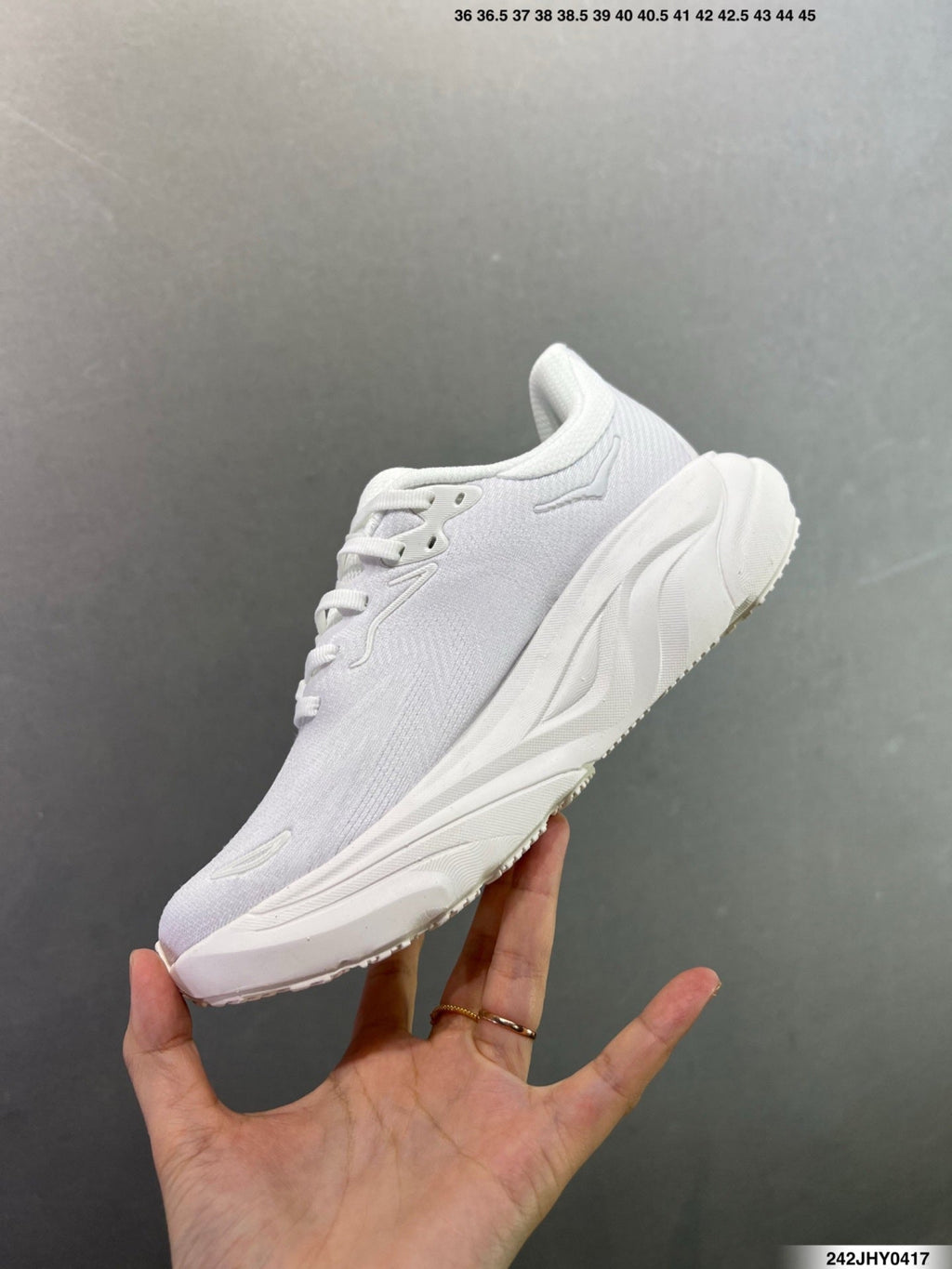 Hoka One One M ARAHI 8