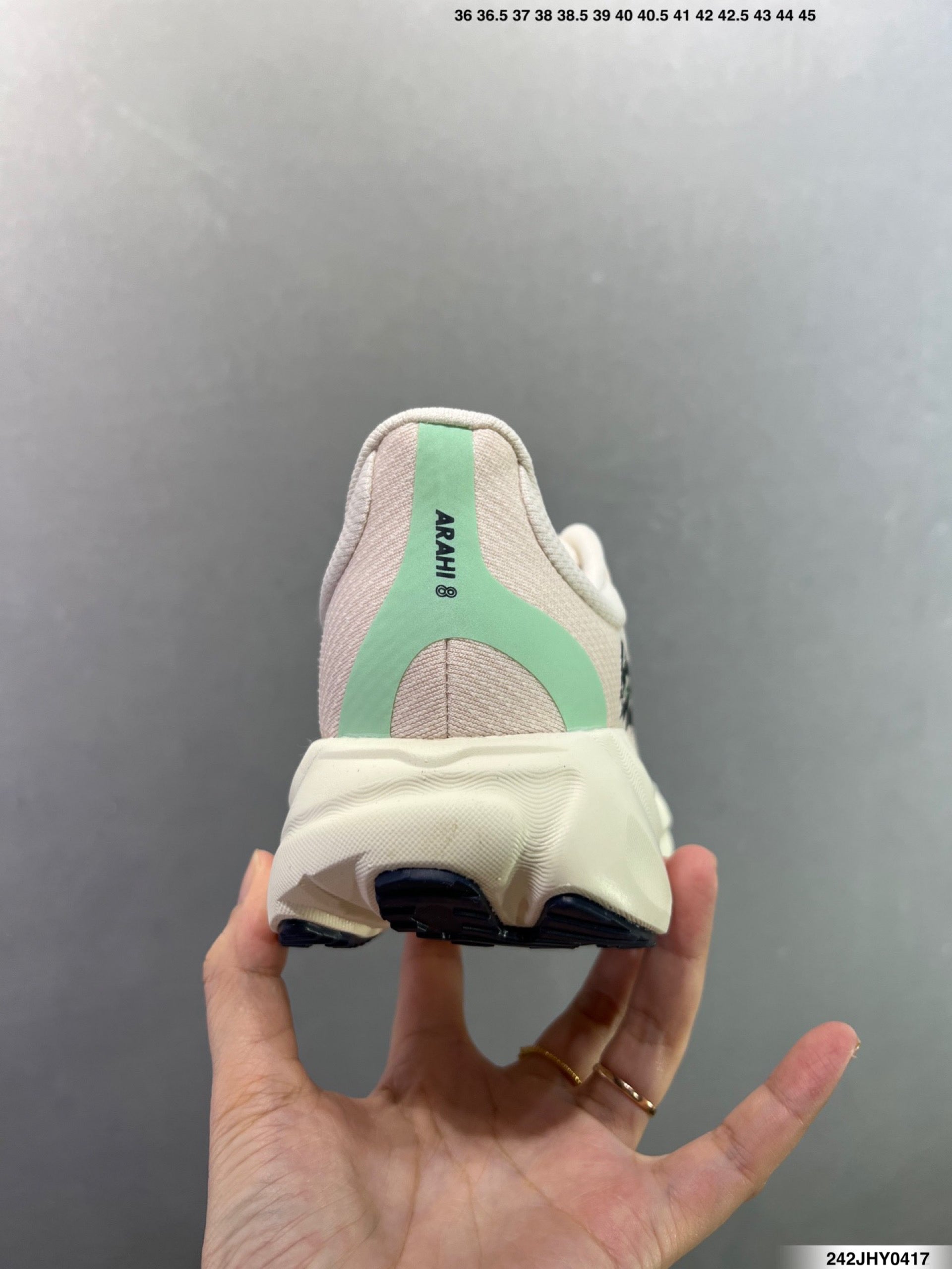 Hoka One One M ARAHI 8