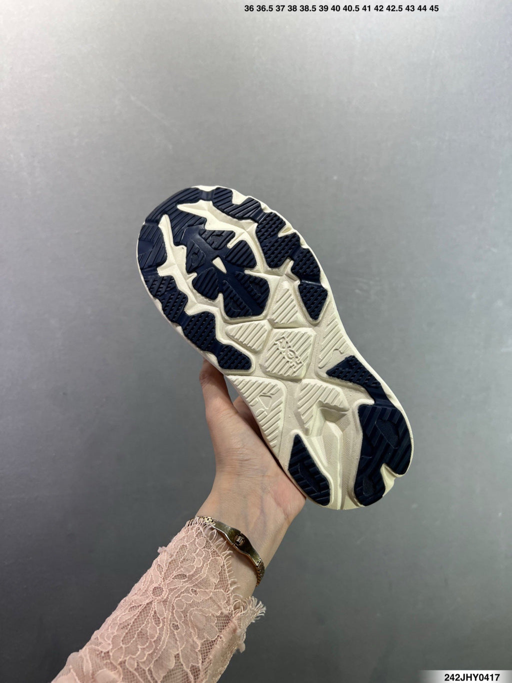 Hoka One One M ARAHI 8