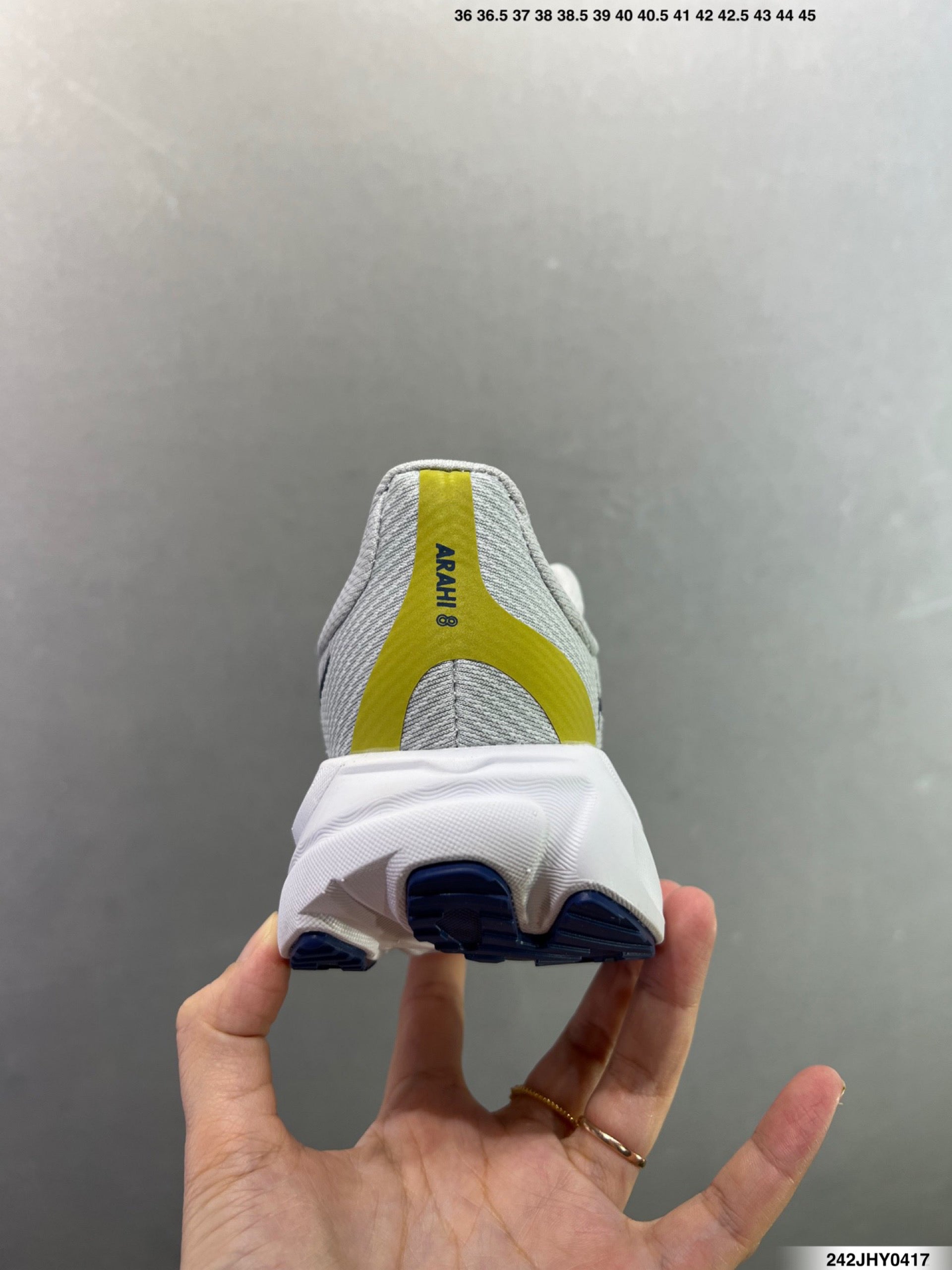 Hoka One One M ARAHI 8