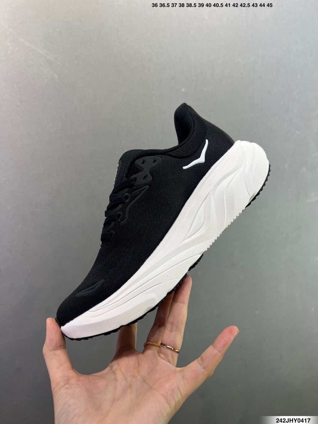 Hoka One One M ARAHI 8