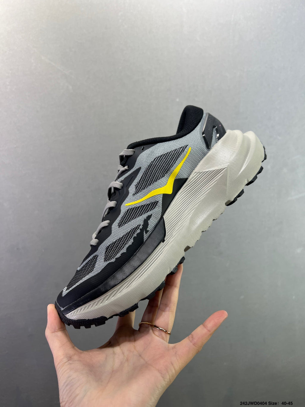 HOKA ONE ONE VIBRAM TOR TRAFA