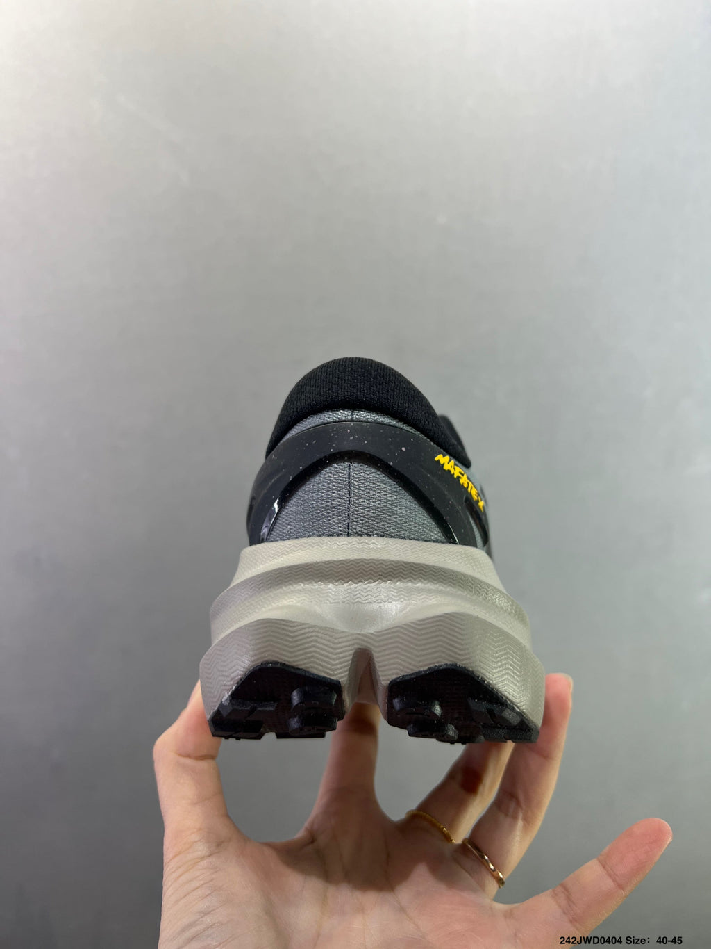 HOKA ONE ONE VIBRAM TOR TRAFA