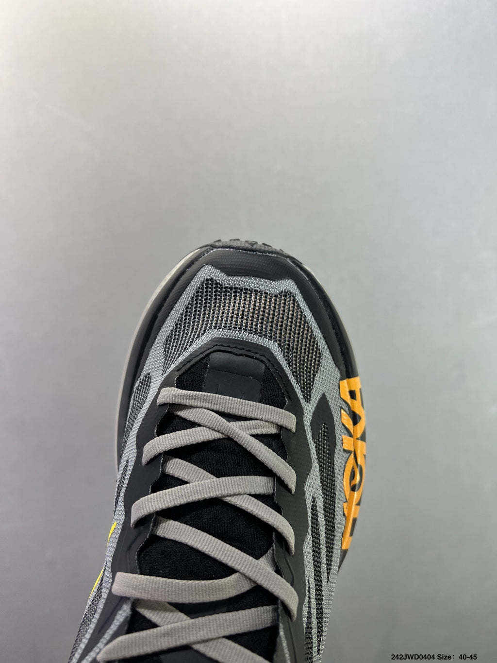 HOKA ONE ONE VIBRAM TOR TRAFA