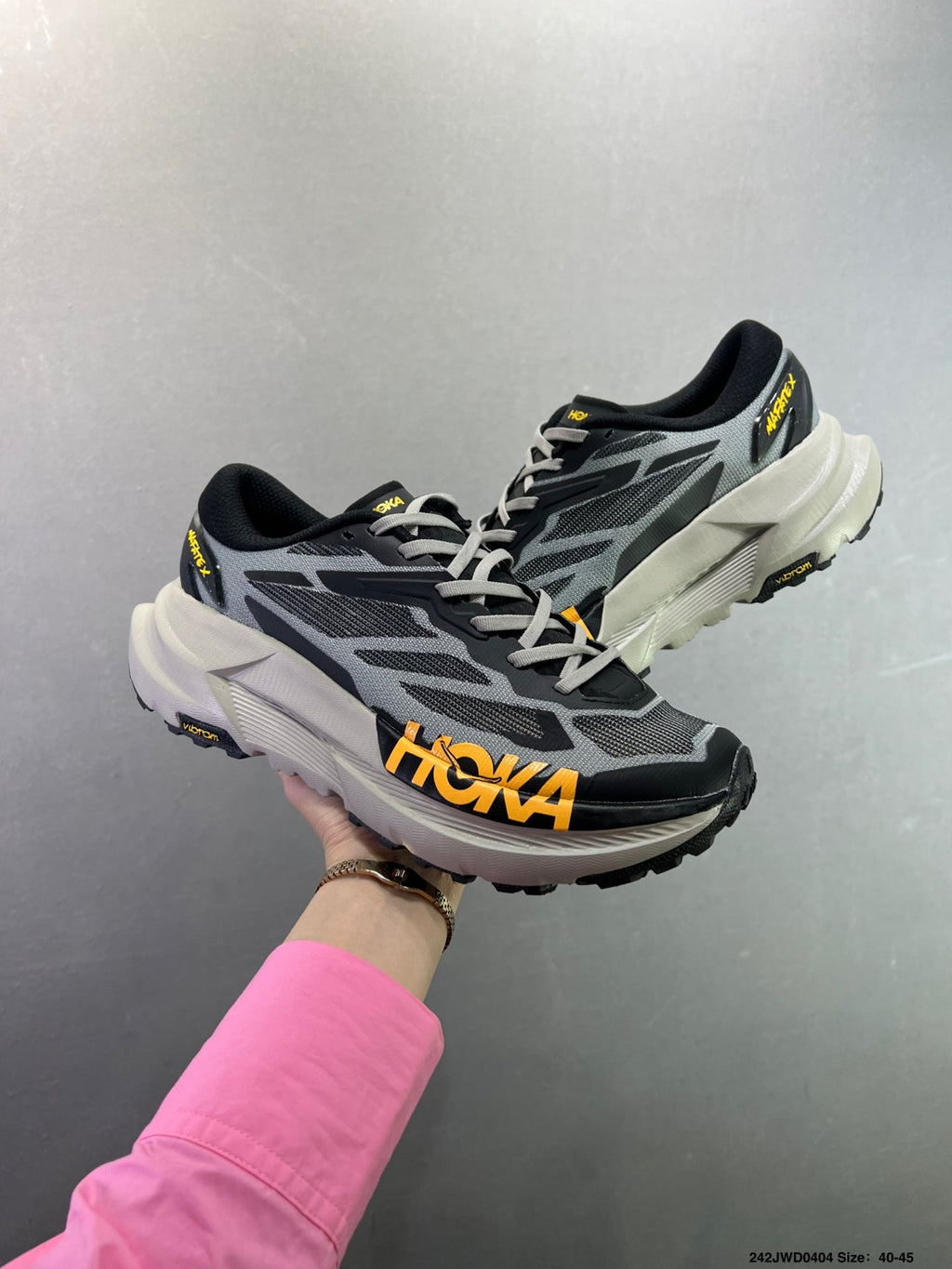 HOKA ONE ONE VIBRAM TOR TRAFA
