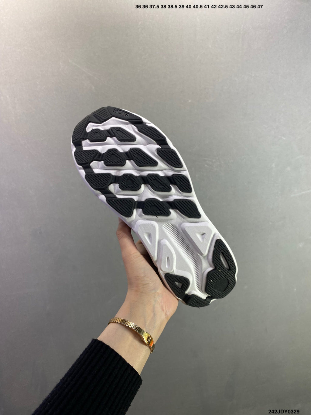 HOKA M CLIFTON 9