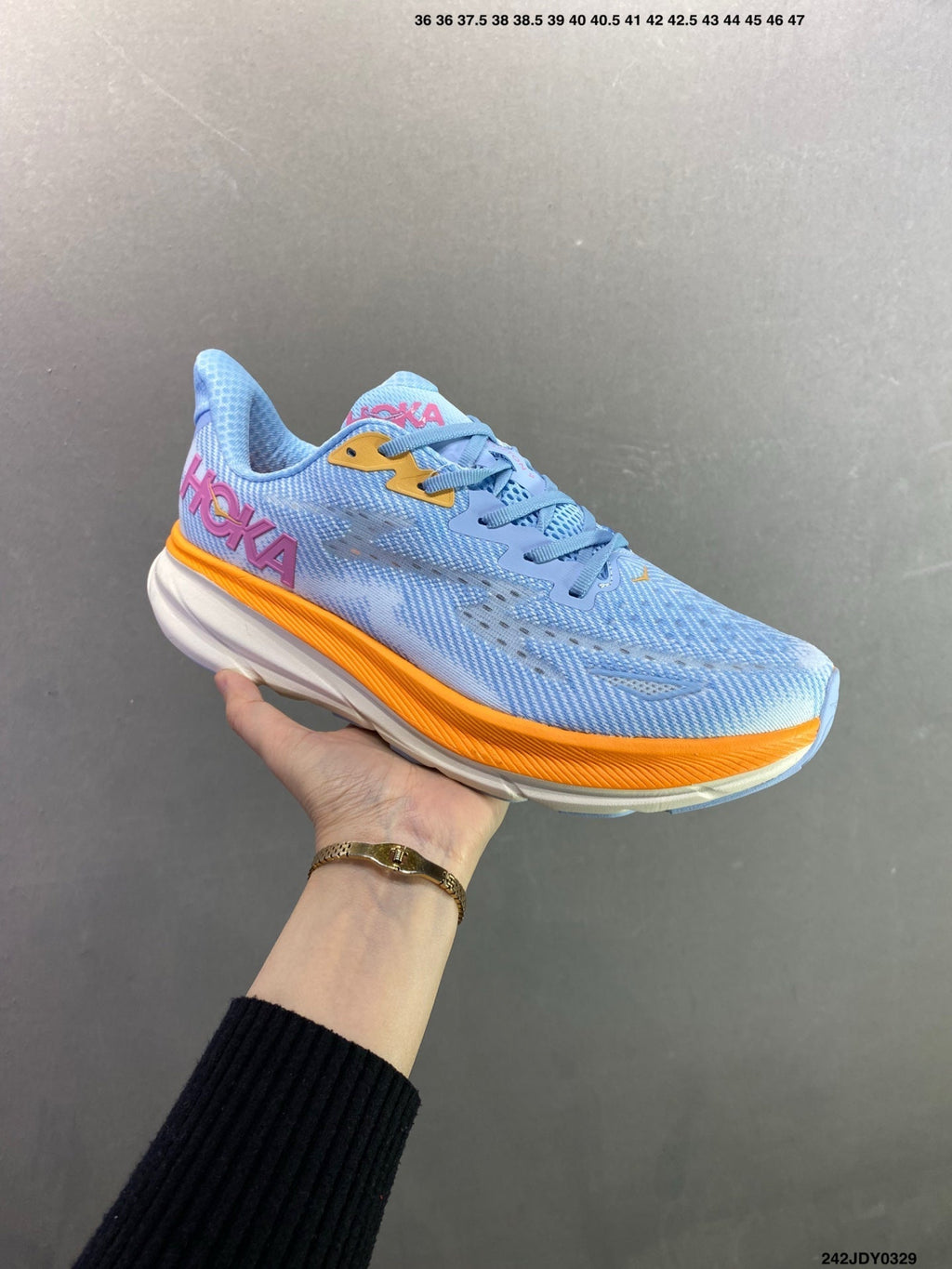 HOKA M CLIFTON 9