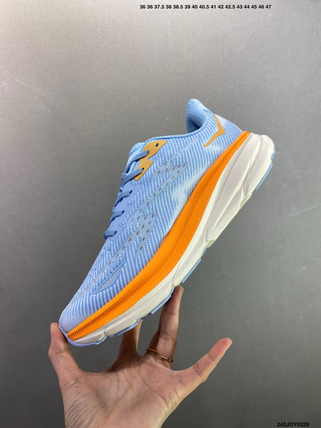 HOKA M CLIFTON 9