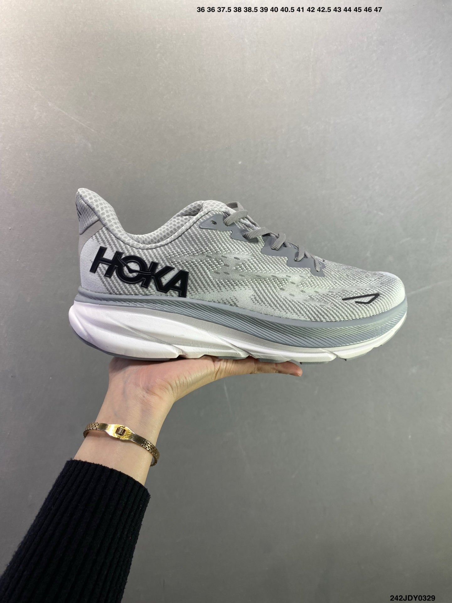 HOKA M CLIFTON 9