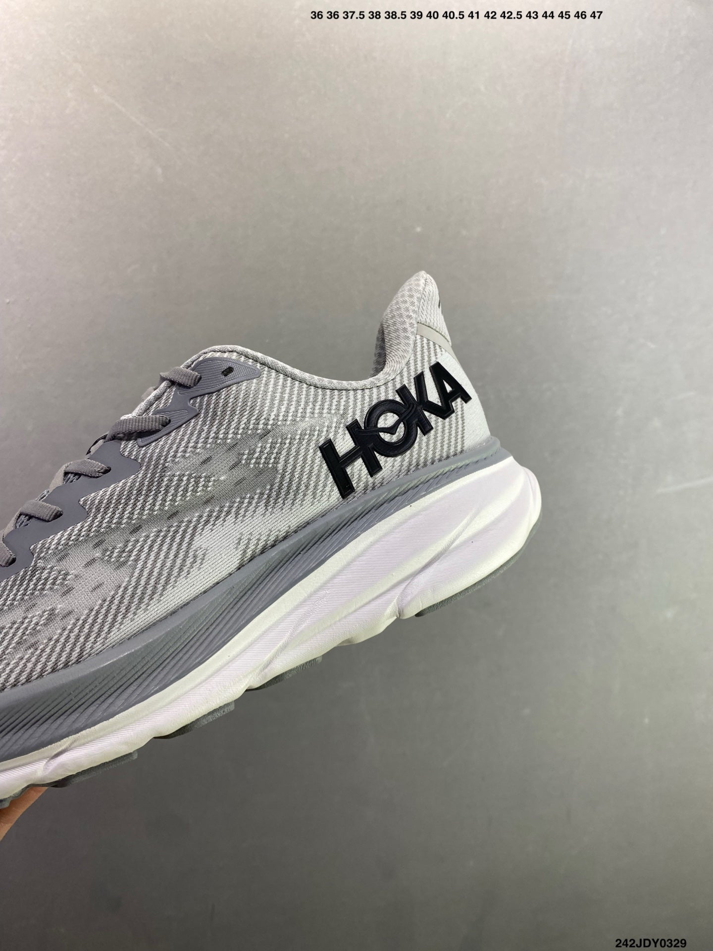 HOKA M CLIFTON 9