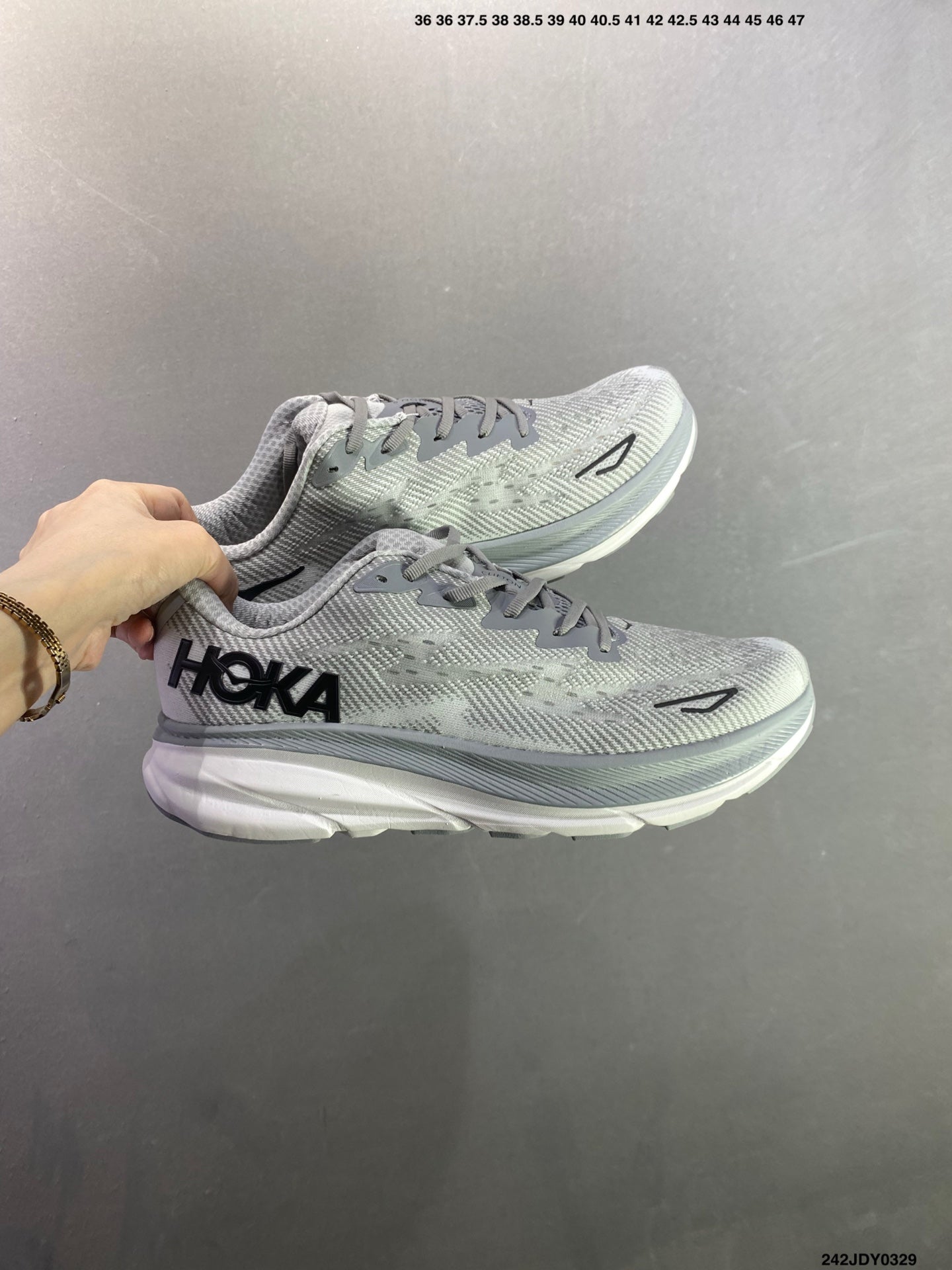 HOKA M CLIFTON 9