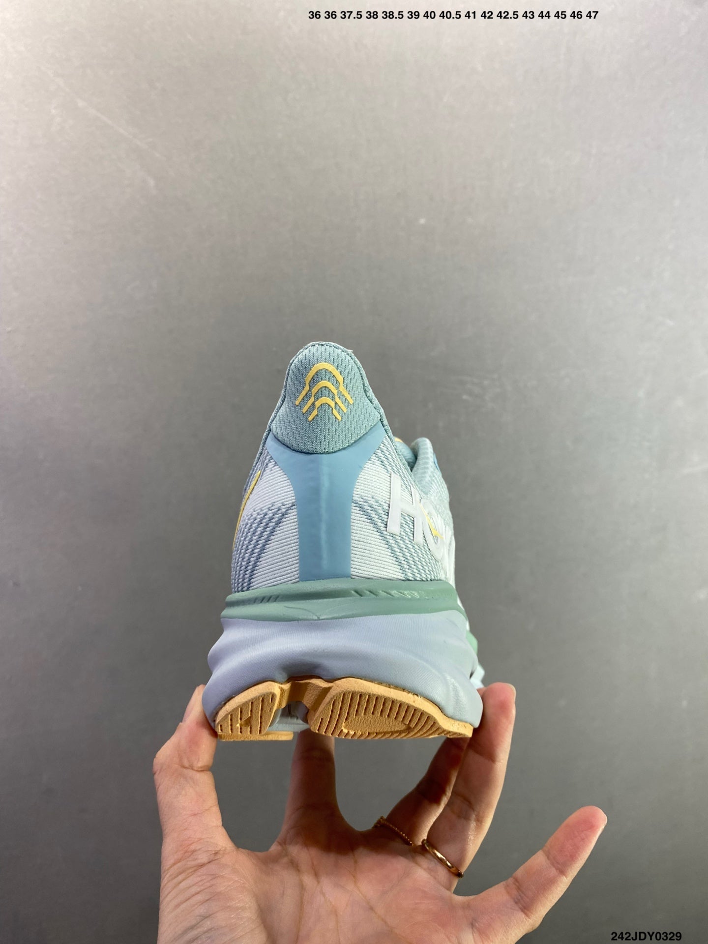 HOKA M CLIFTON 9