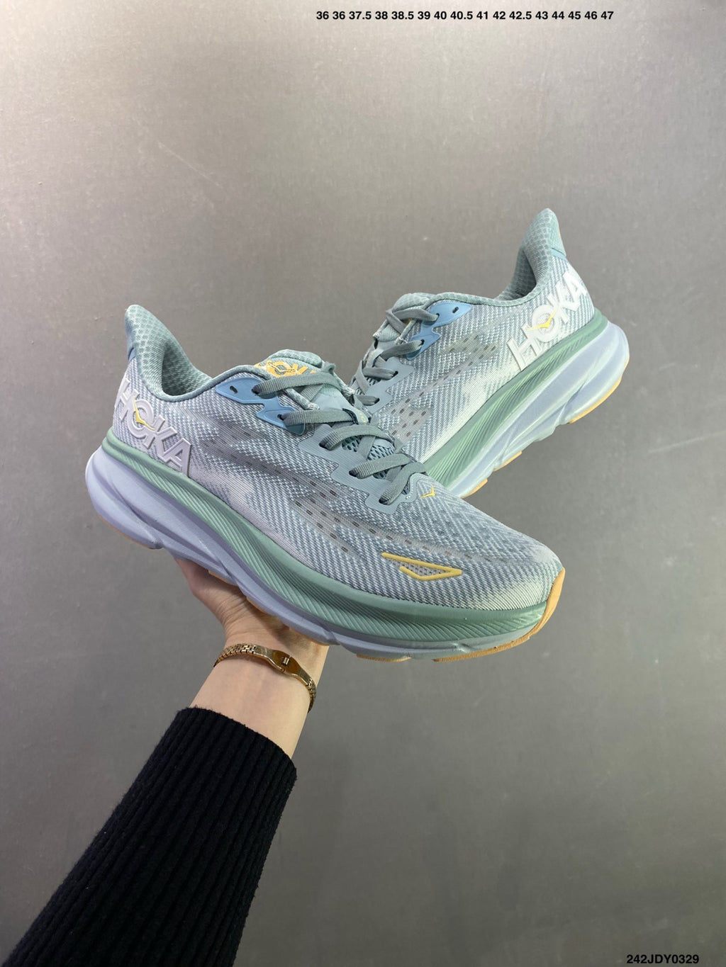 HOKA M CLIFTON 9
