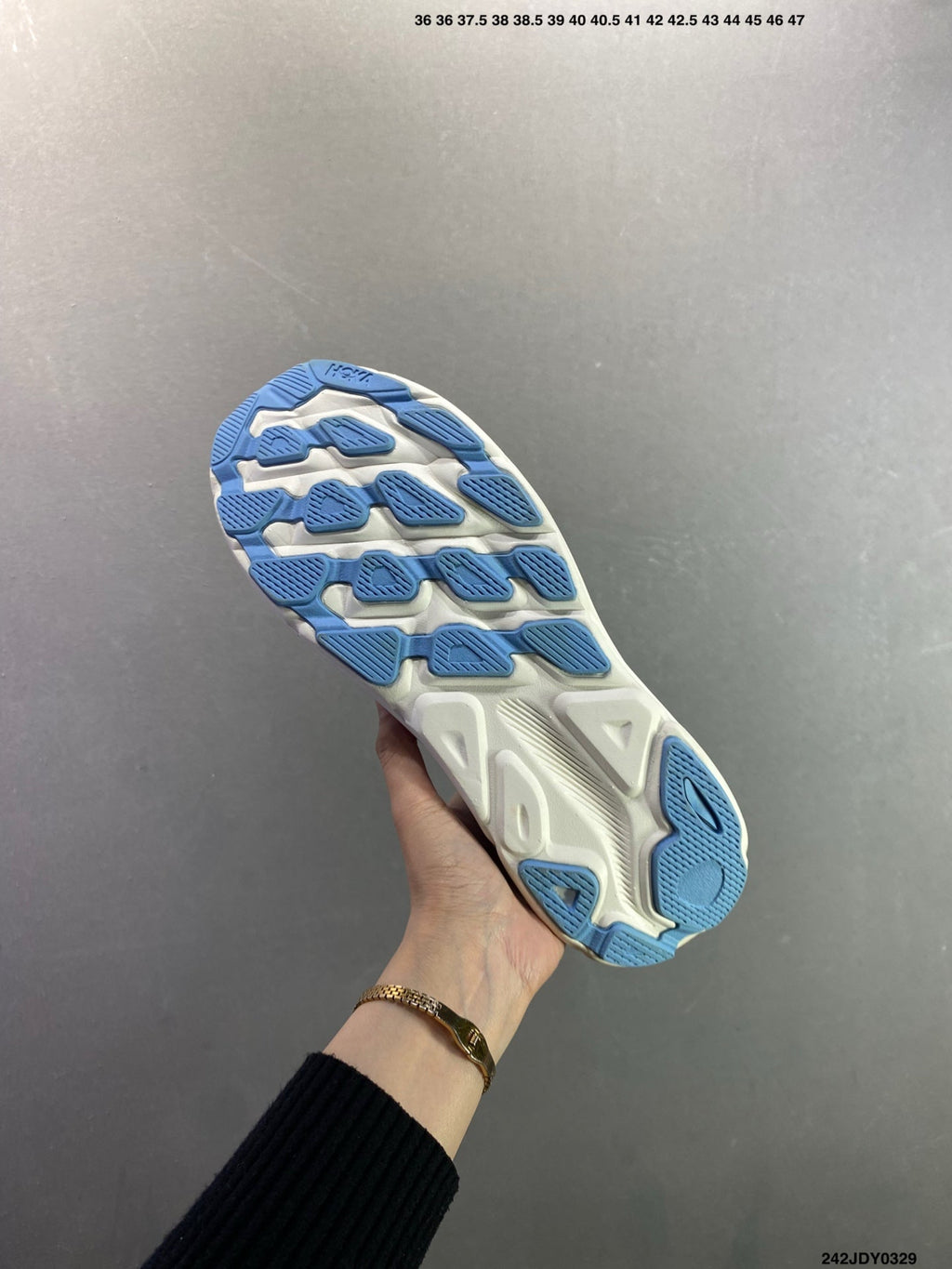 HOKA M CLIFTON 9