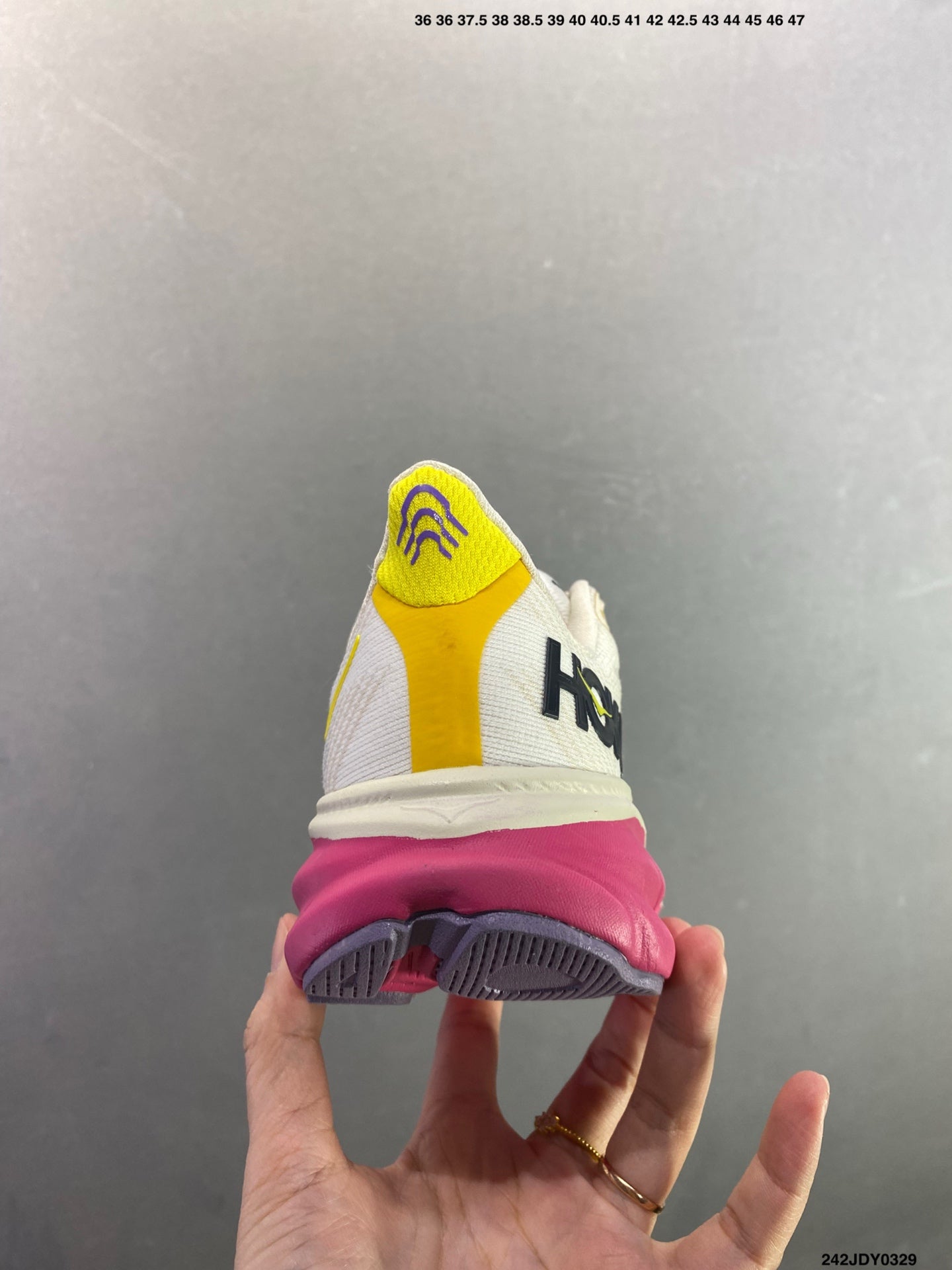 HOKA M CLIFTON 9