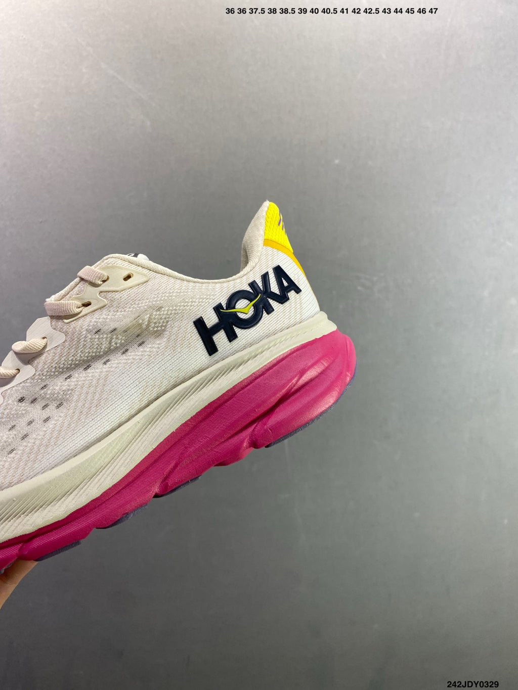 HOKA M CLIFTON 9