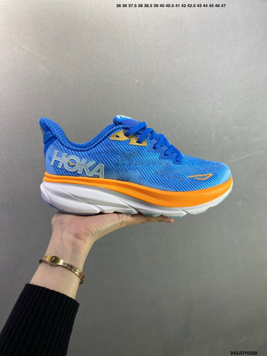 HOKA M CLIFTON 9