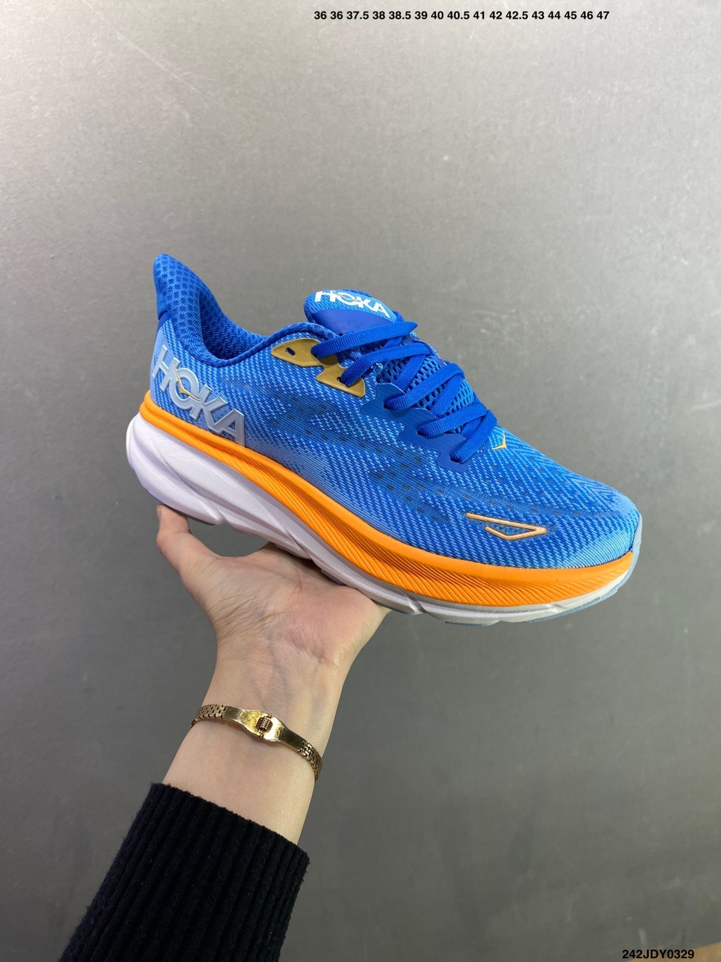 HOKA M CLIFTON 9