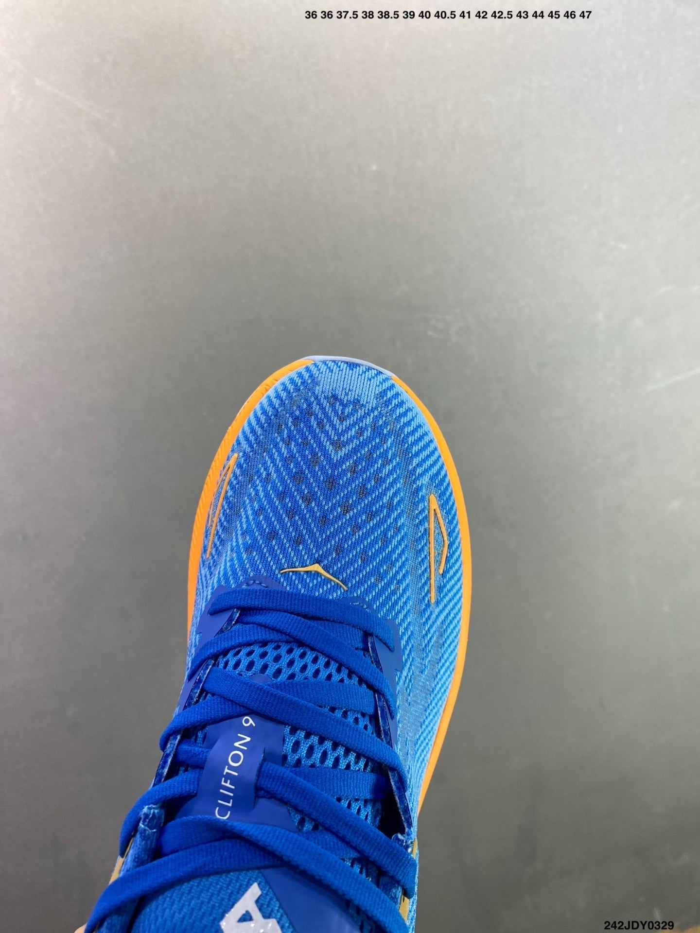 HOKA M CLIFTON 9