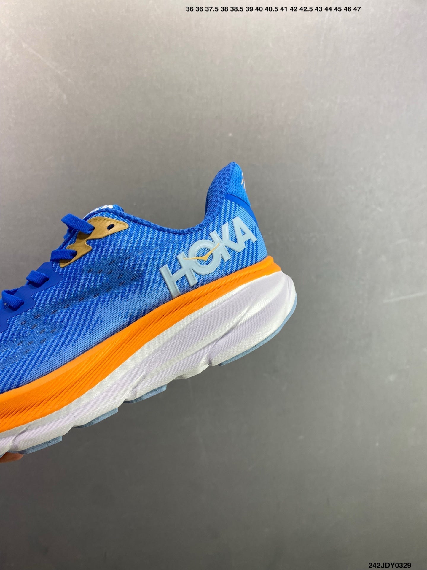 HOKA M CLIFTON 9