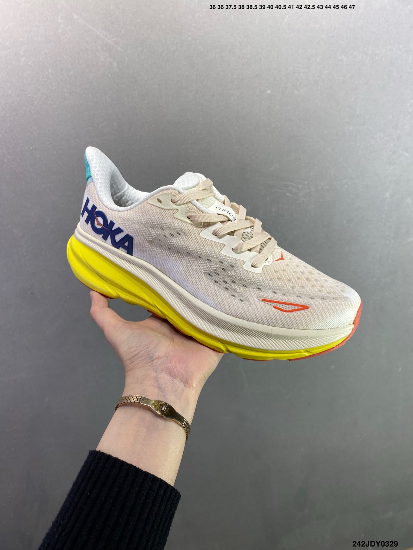HOKA M CLIFTON 9