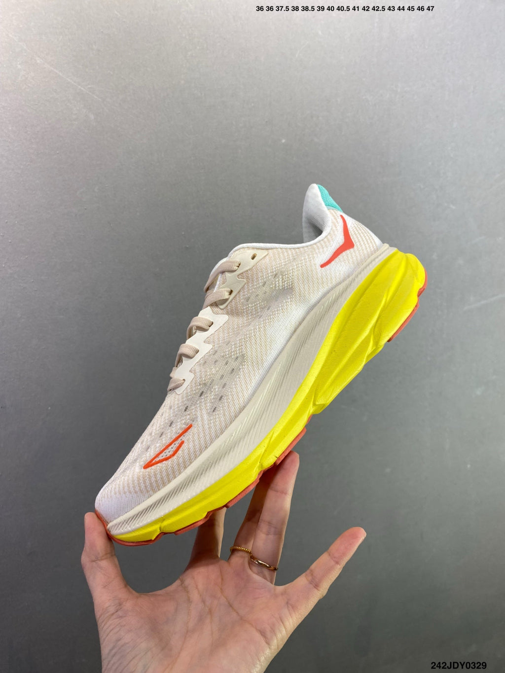 HOKA M CLIFTON 9