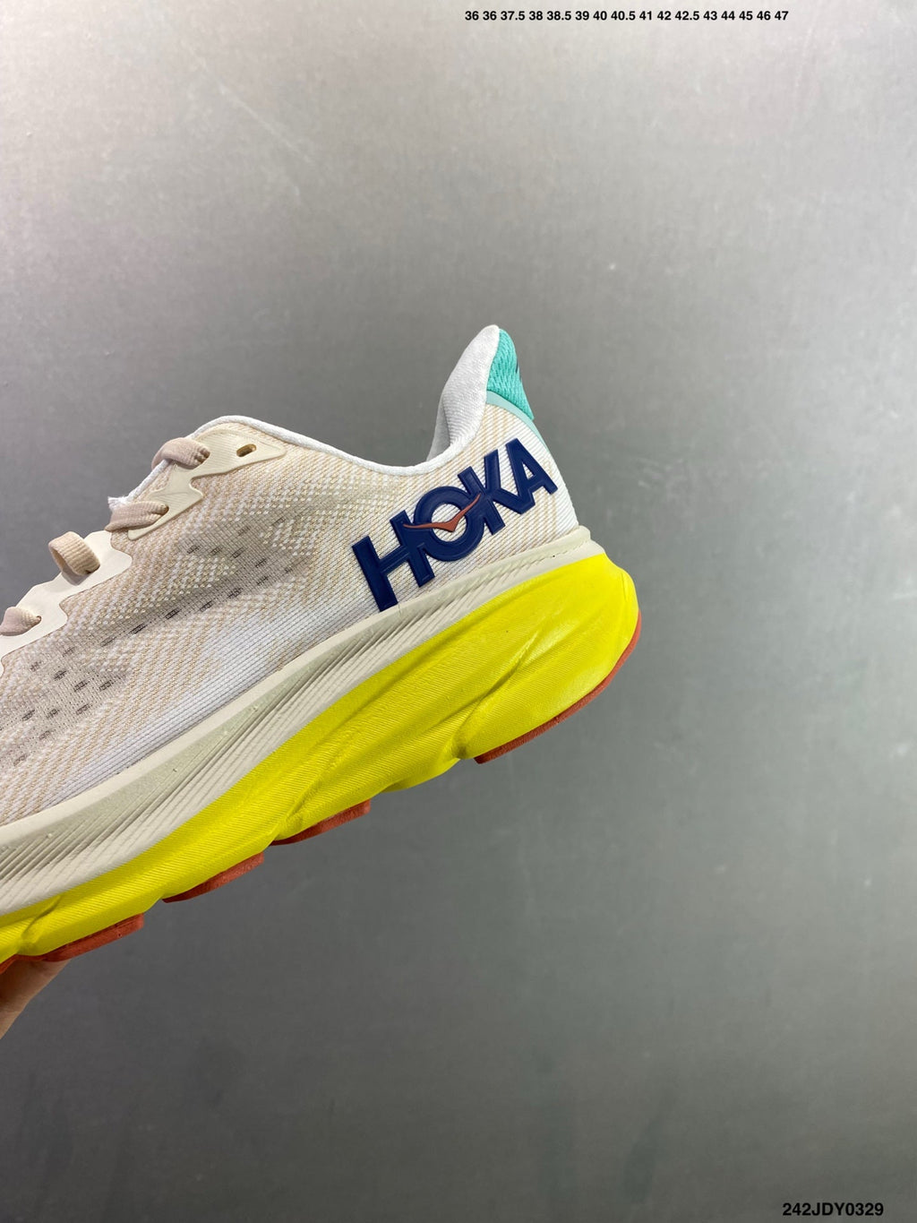 HOKA M CLIFTON 9