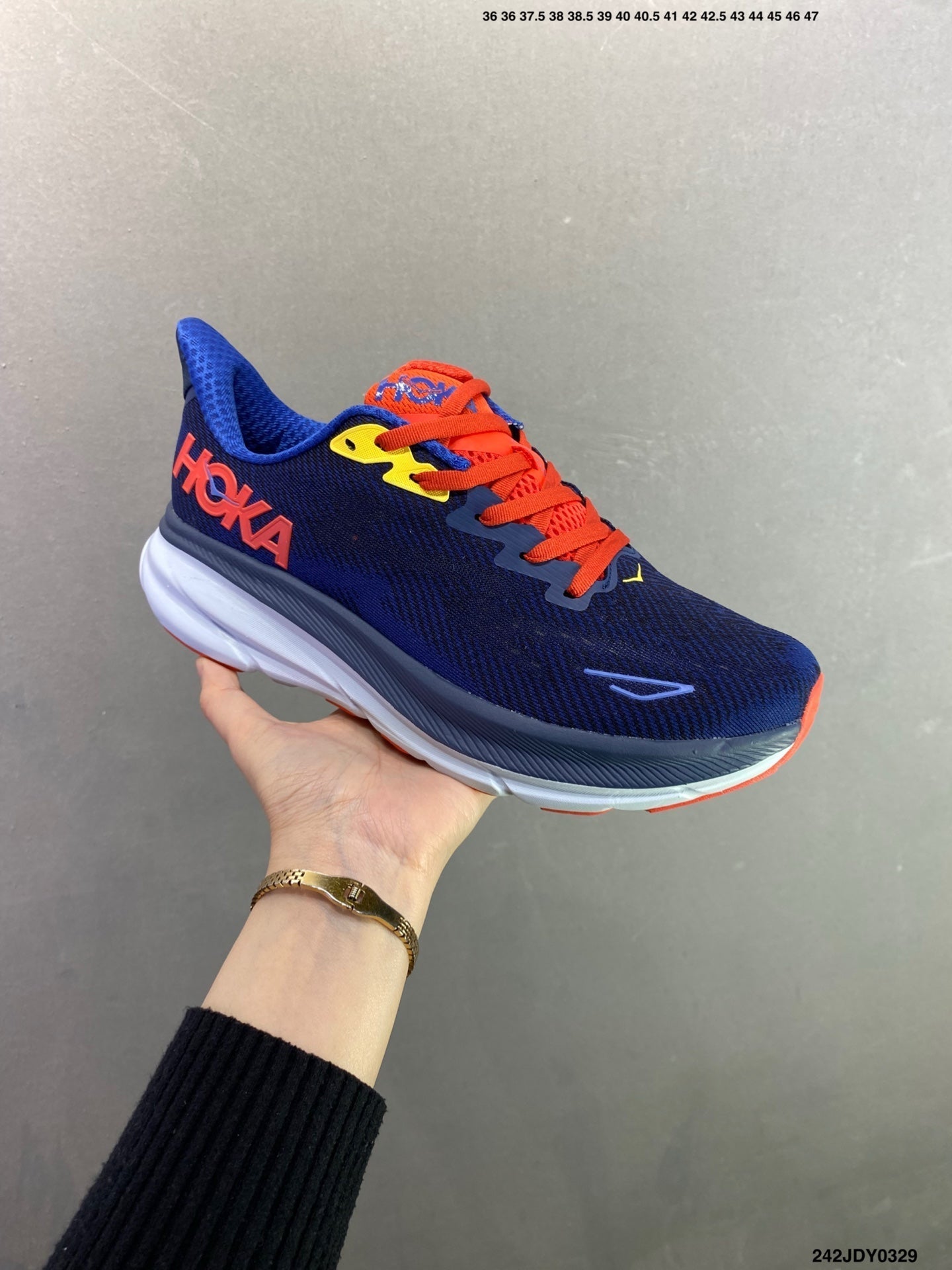 HOKA M CLIFTON 9