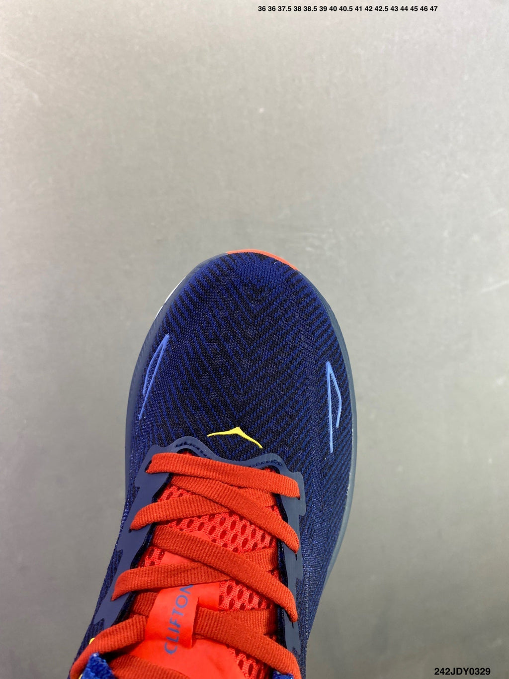HOKA M CLIFTON 9