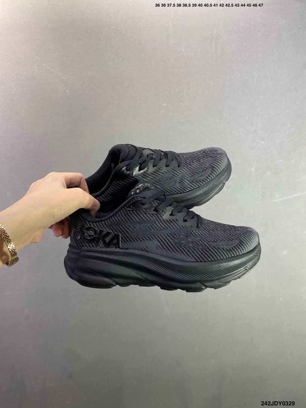 HOKA M CLIFTON 9