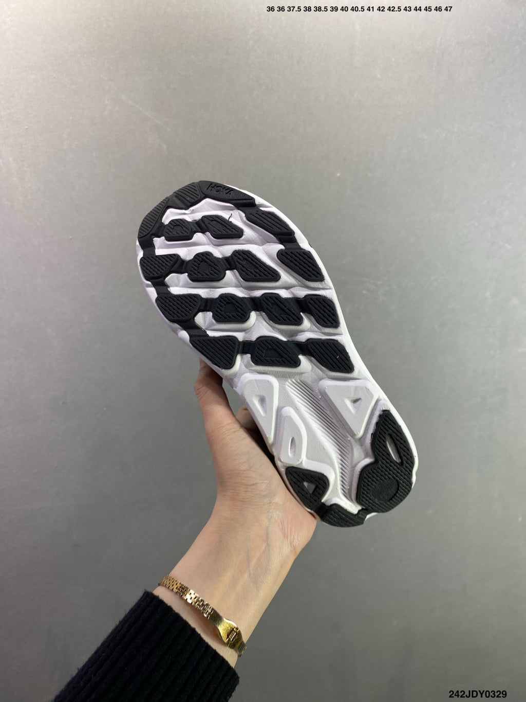 HOKA M CLIFTON 9