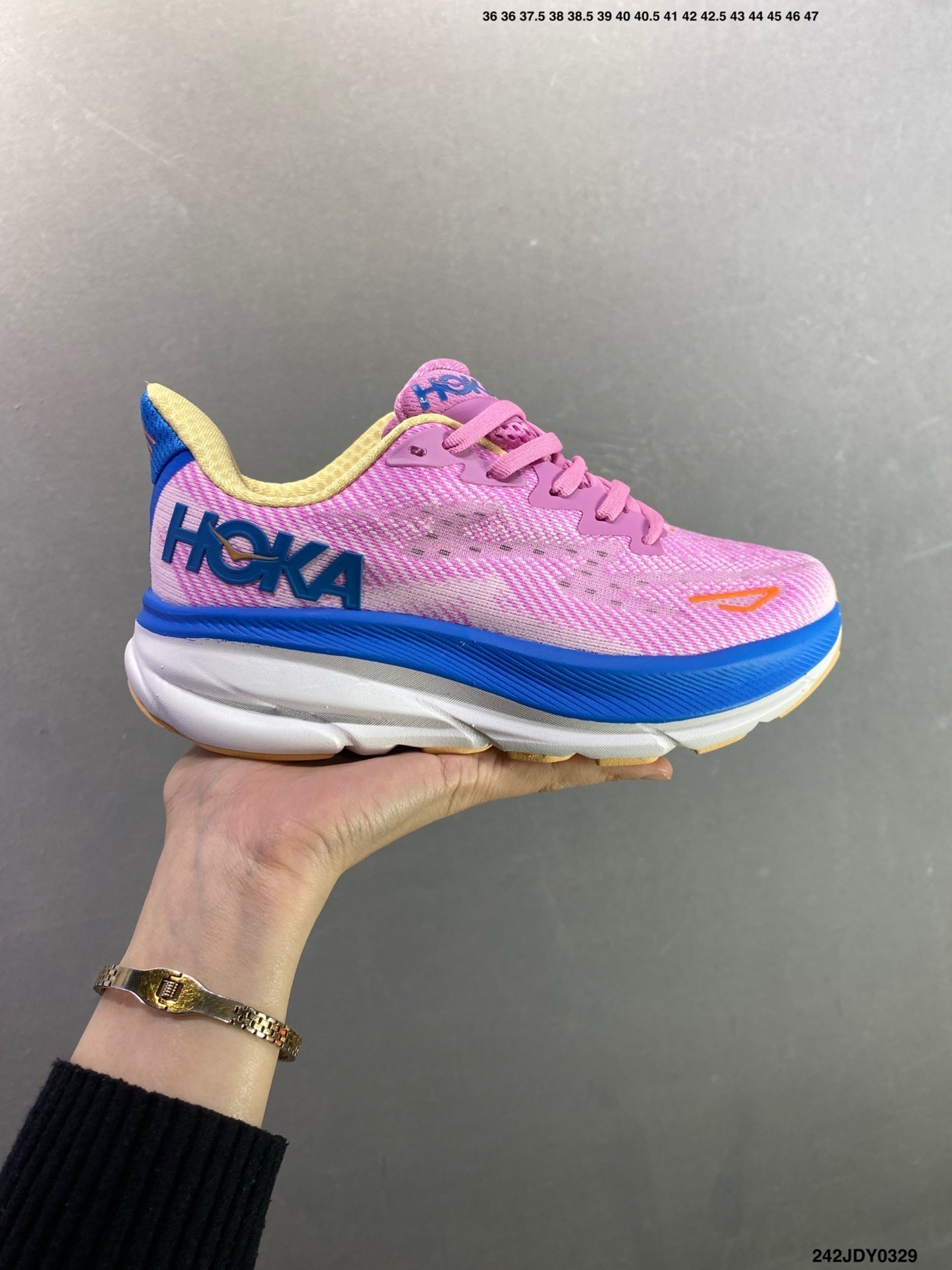HOKA M CLIFTON 9