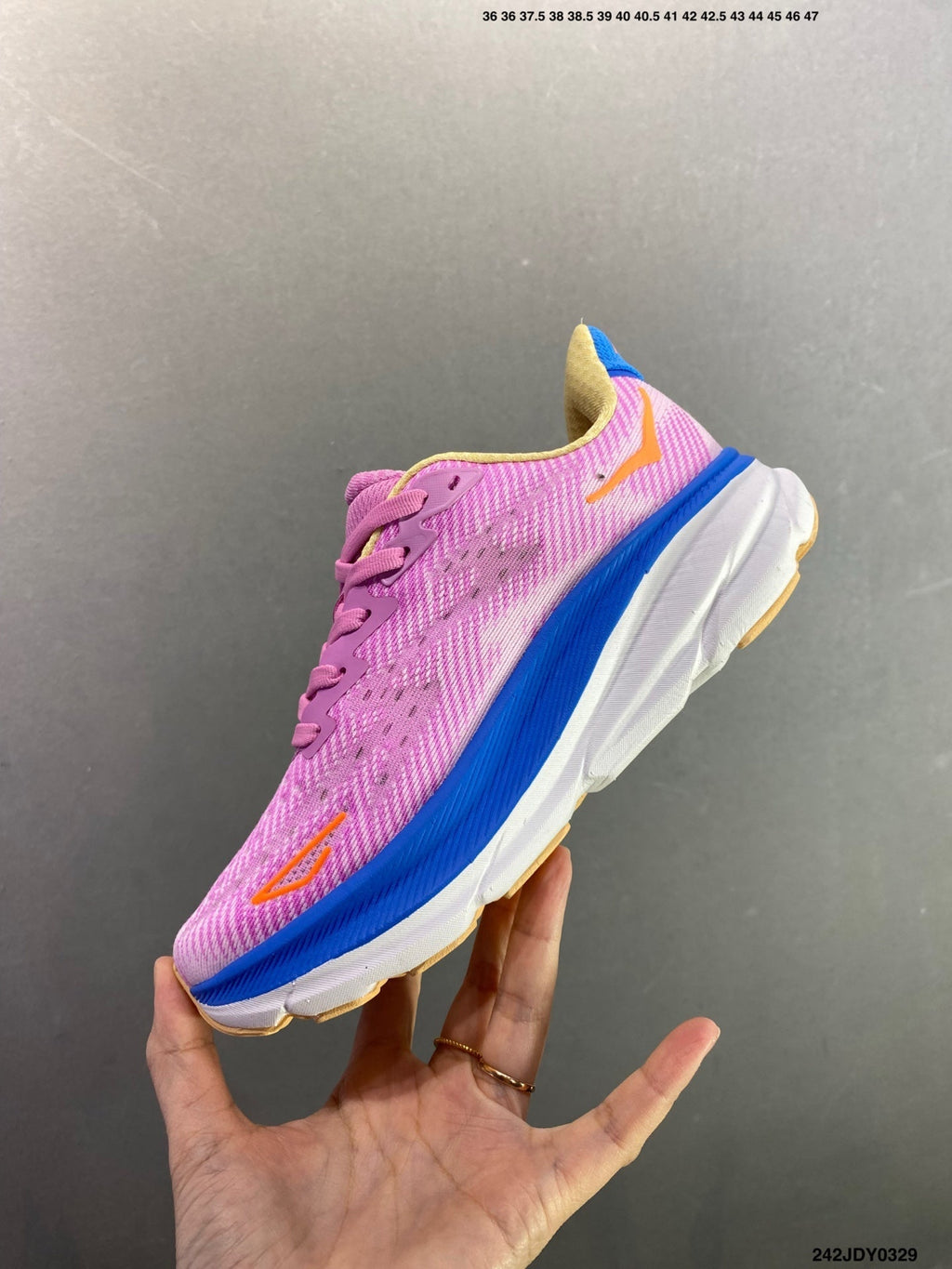 HOKA M CLIFTON 9