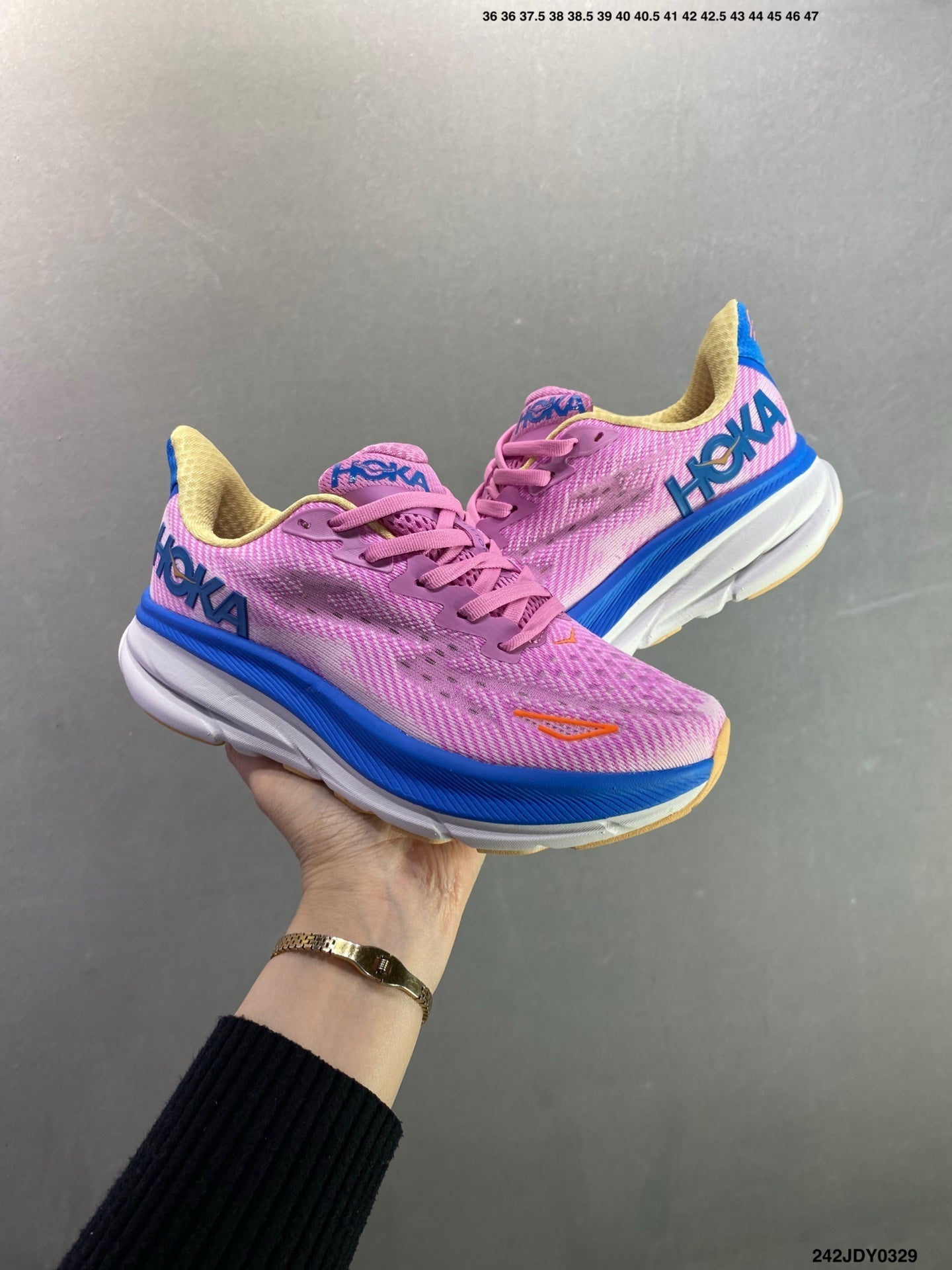 HOKA M CLIFTON 9