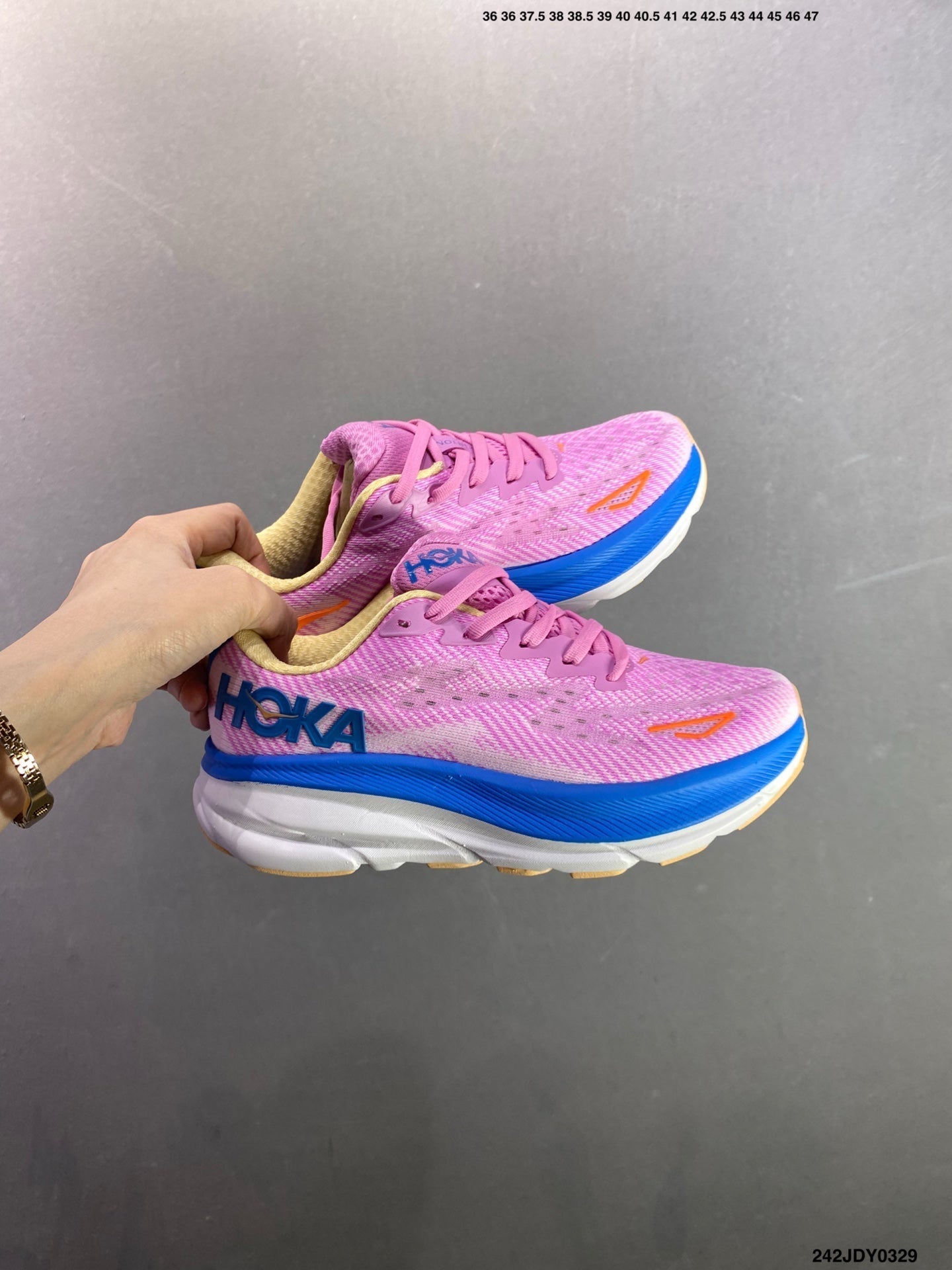HOKA M CLIFTON 9