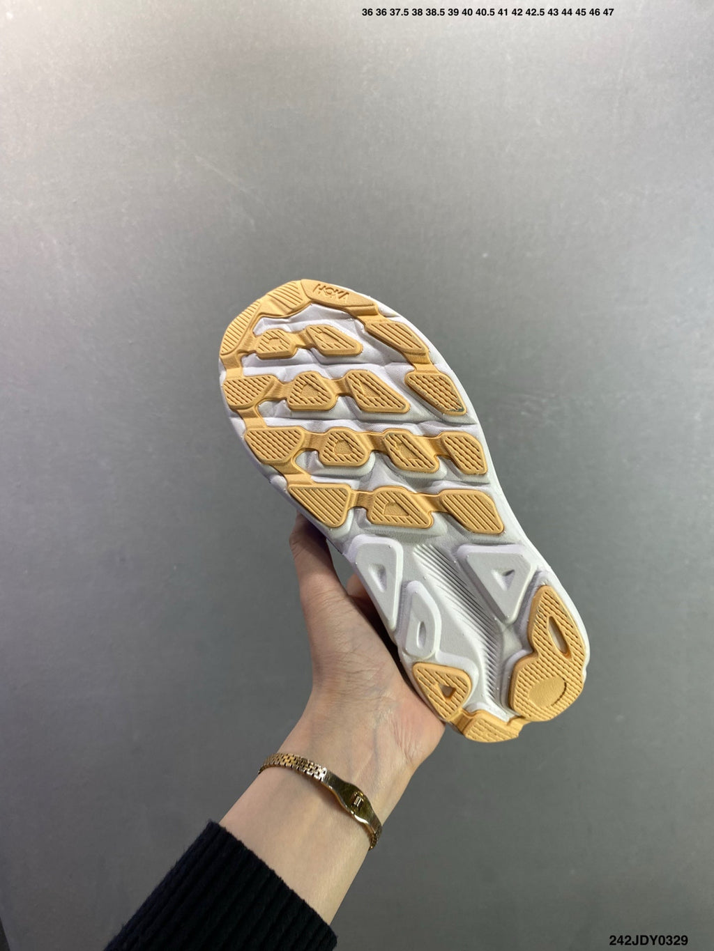 HOKA M CLIFTON 9