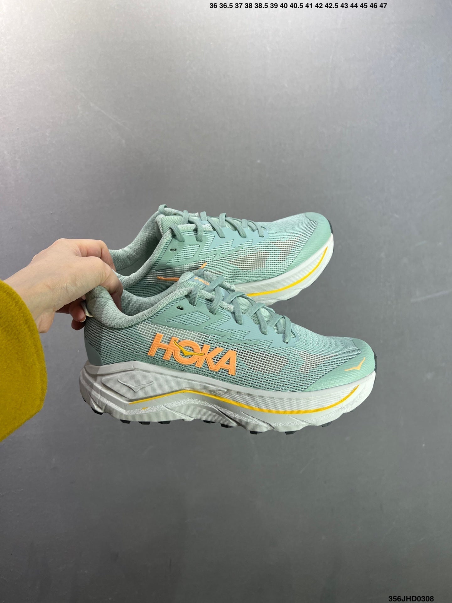HOKA W CHALLENGER 8