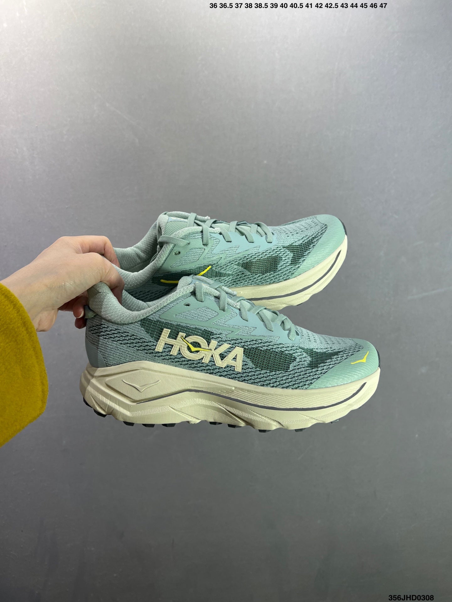 HOKA W CHALLENGER 8