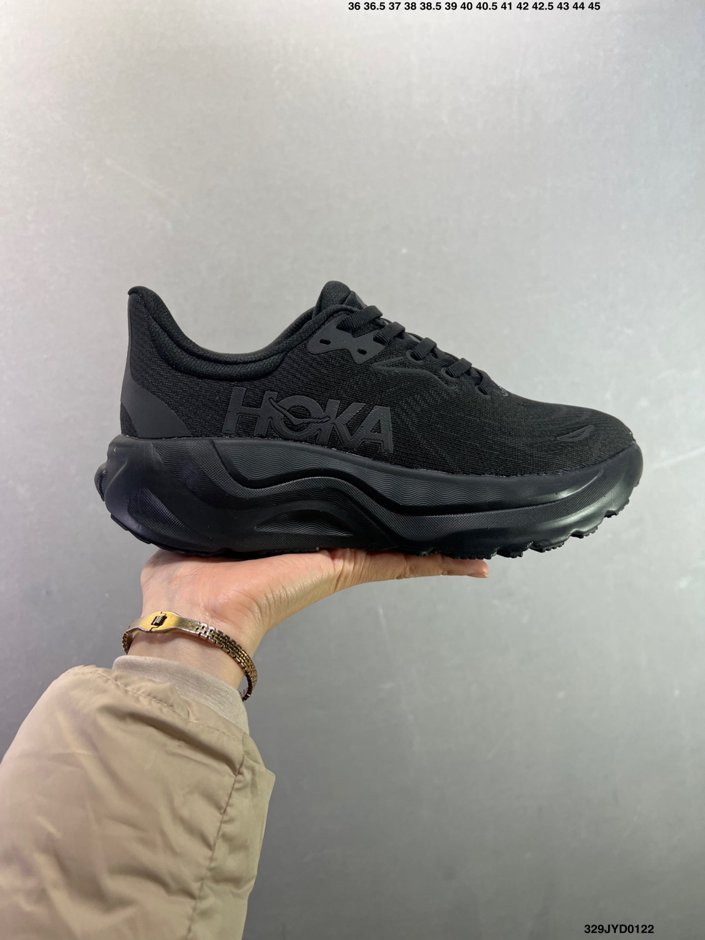 HOKA ONE ONE M ARAHI 8