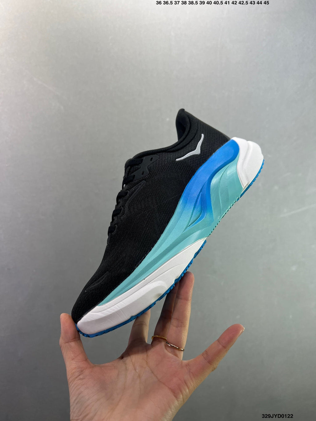 HOKA ONE ONE M ARAHI 8