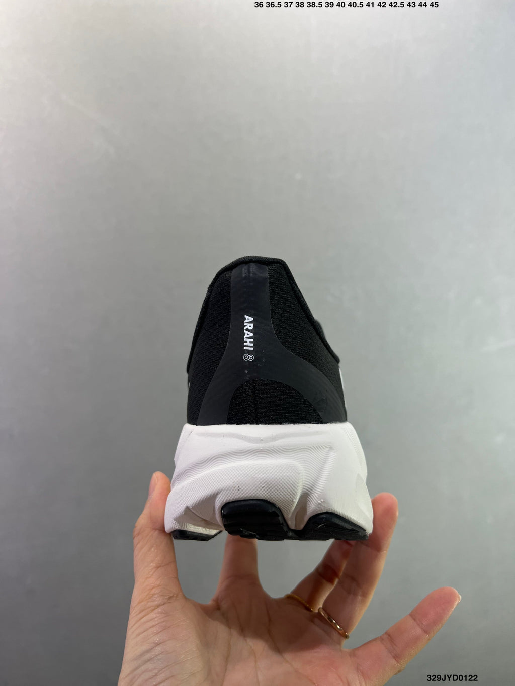HOKA ONE ONE M ARAHI 8
