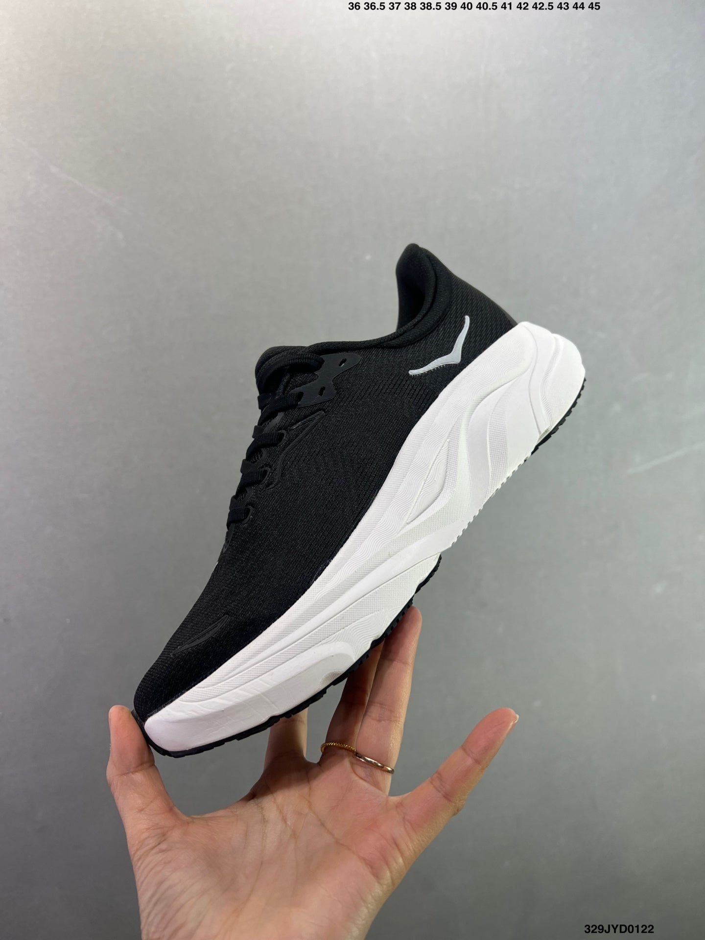 HOKA ONE ONE M ARAHI 8