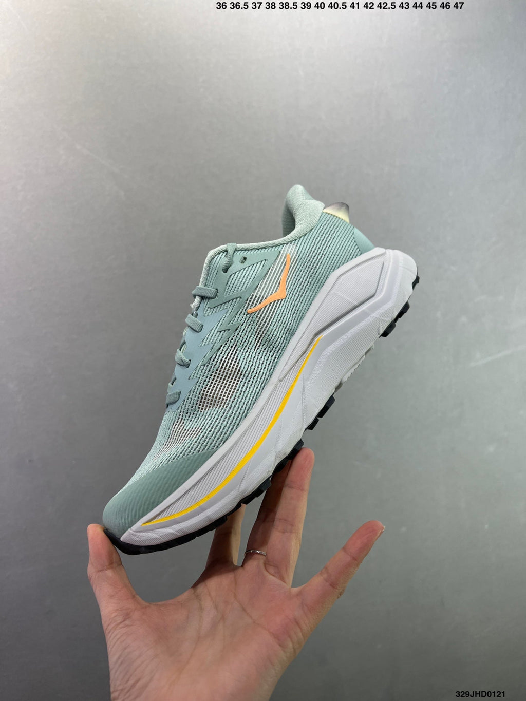HOKA CHALLENGER 8