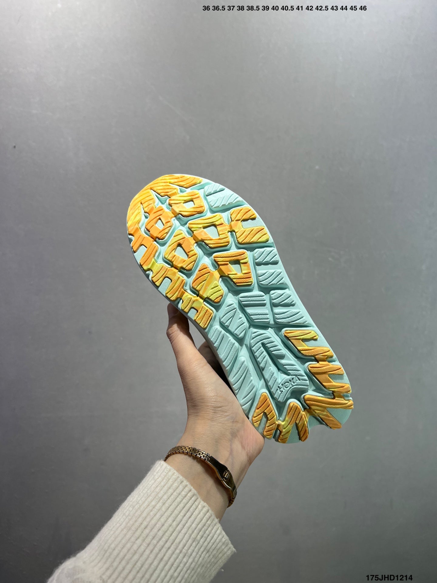 HOKA M KAWANA