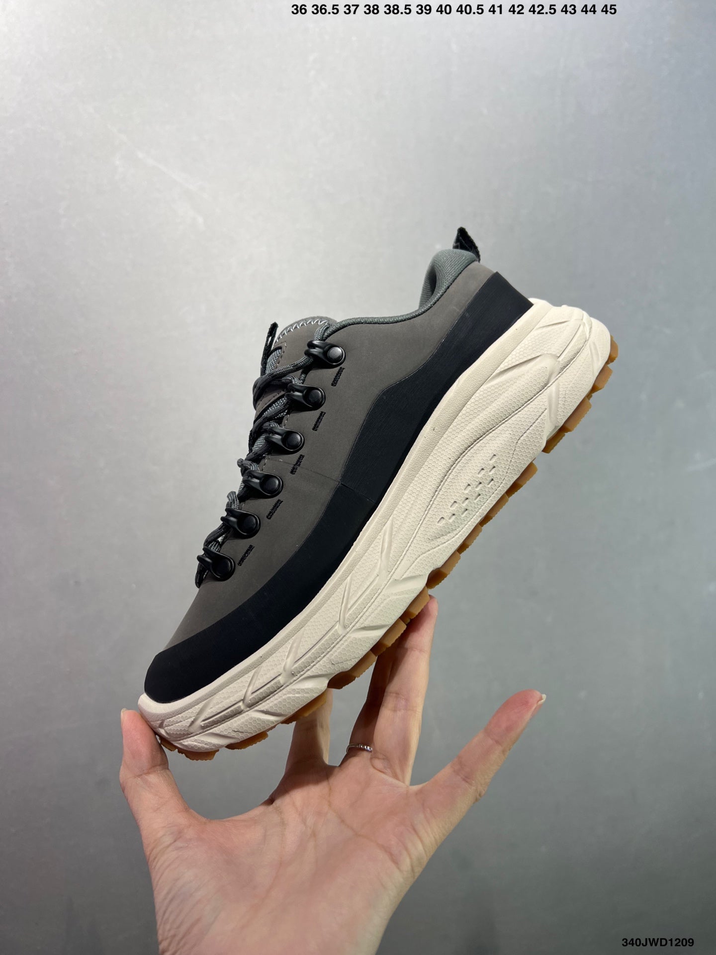 HOKA ONE ONE Tor Summit